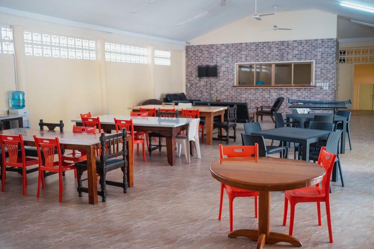 Karls Getaway Hotel And Tours Apia Esterno foto